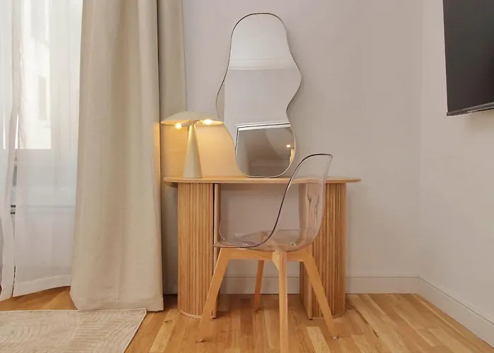 200m From The Station Deluxe Boho Oasis Apartment Rom
