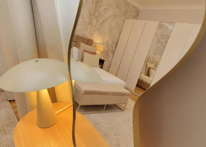 Apartment 200m From The Station Deluxe Boho Oasis