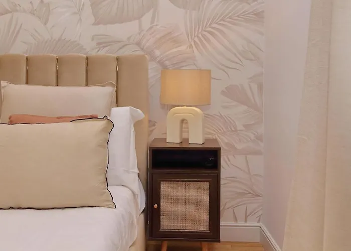 200m From The Station Deluxe Boho Oasis Apartment